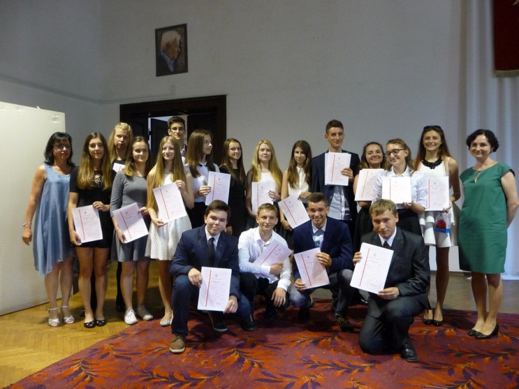 Prymusi i zwycięzcy zbierają żniwo