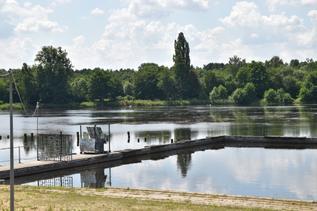Trwa rekultywacja wody na Korfantego. We wrześniu wizytacja basenu