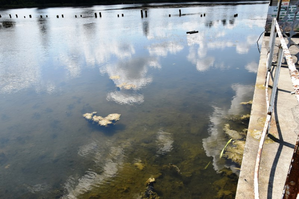 Trwa rekultywacja wody na Korfantego. We wrześniu wizytacja basenu