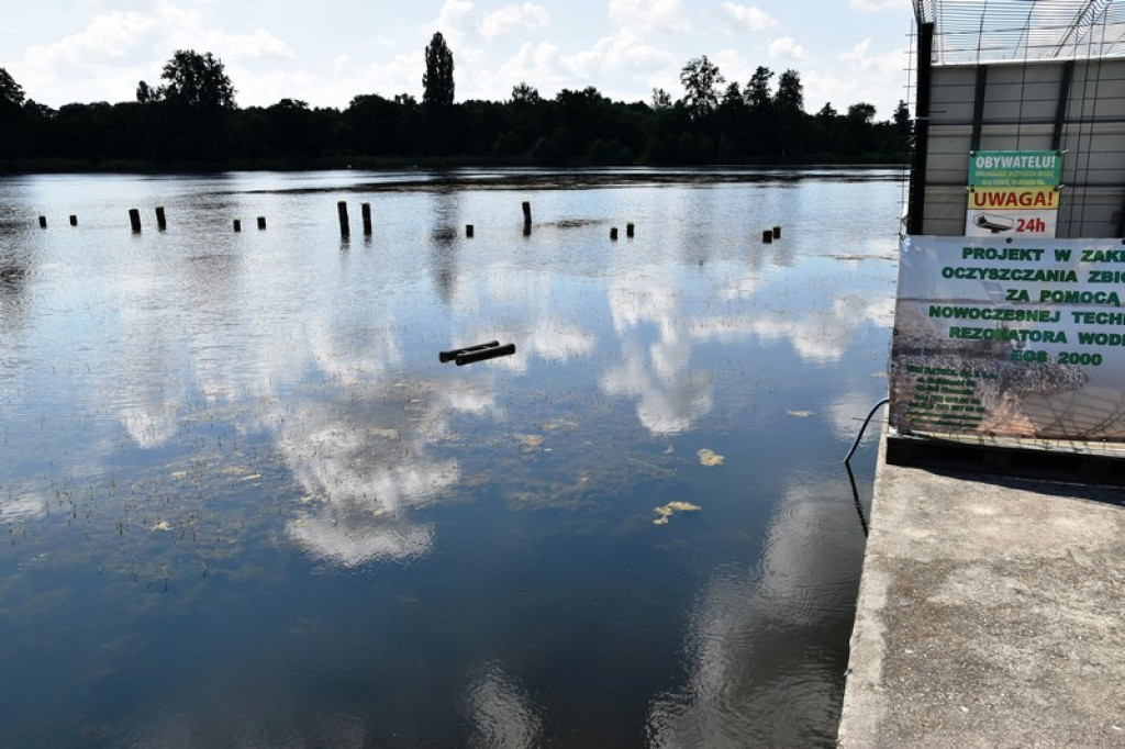 Trwa rekultywacja wody na Korfantego. We wrześniu wizytacja basenu