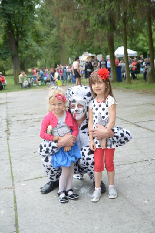 W Grodkowie zbierali karmę dla zwierząt