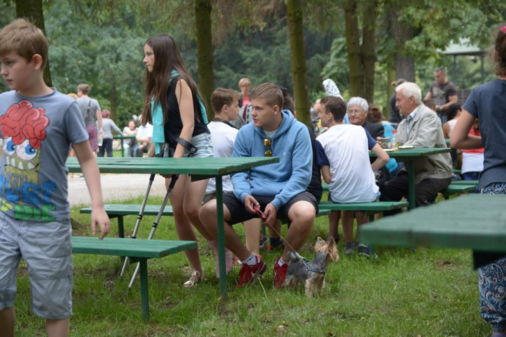 W Grodkowie zbierali karmę dla zwierząt