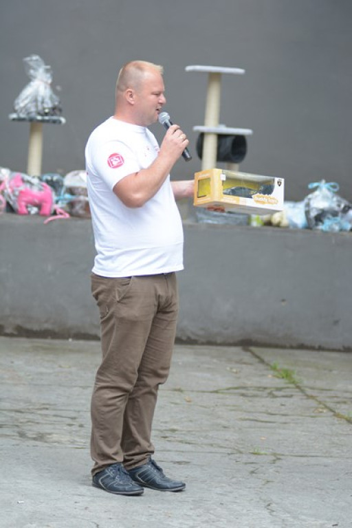 W Grodkowie zbierali karmę dla zwierząt