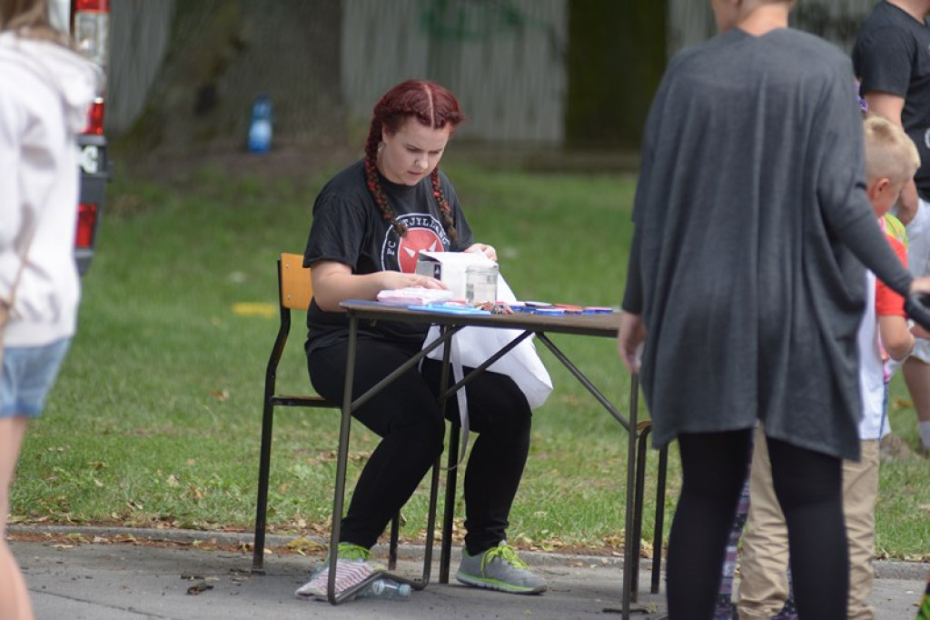 W Grodkowie zbierali karmę dla zwierząt