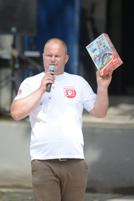 W Grodkowie zbierali karmę dla zwierząt