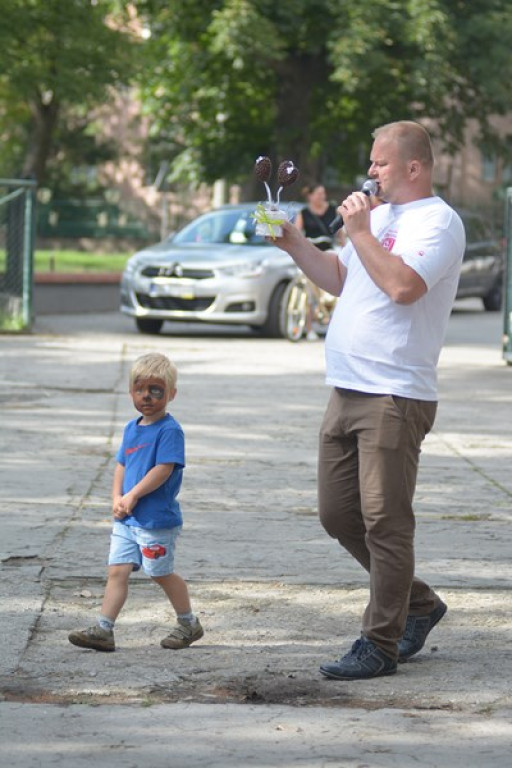 W Grodkowie zbierali karmę dla zwierząt