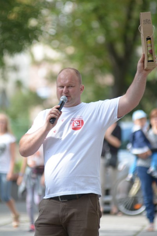 W Grodkowie zbierali karmę dla zwierząt