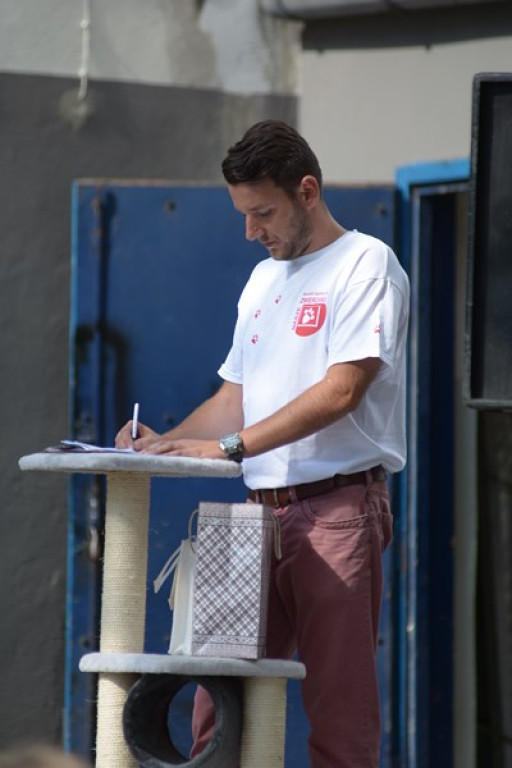 W Grodkowie zbierali karmę dla zwierząt