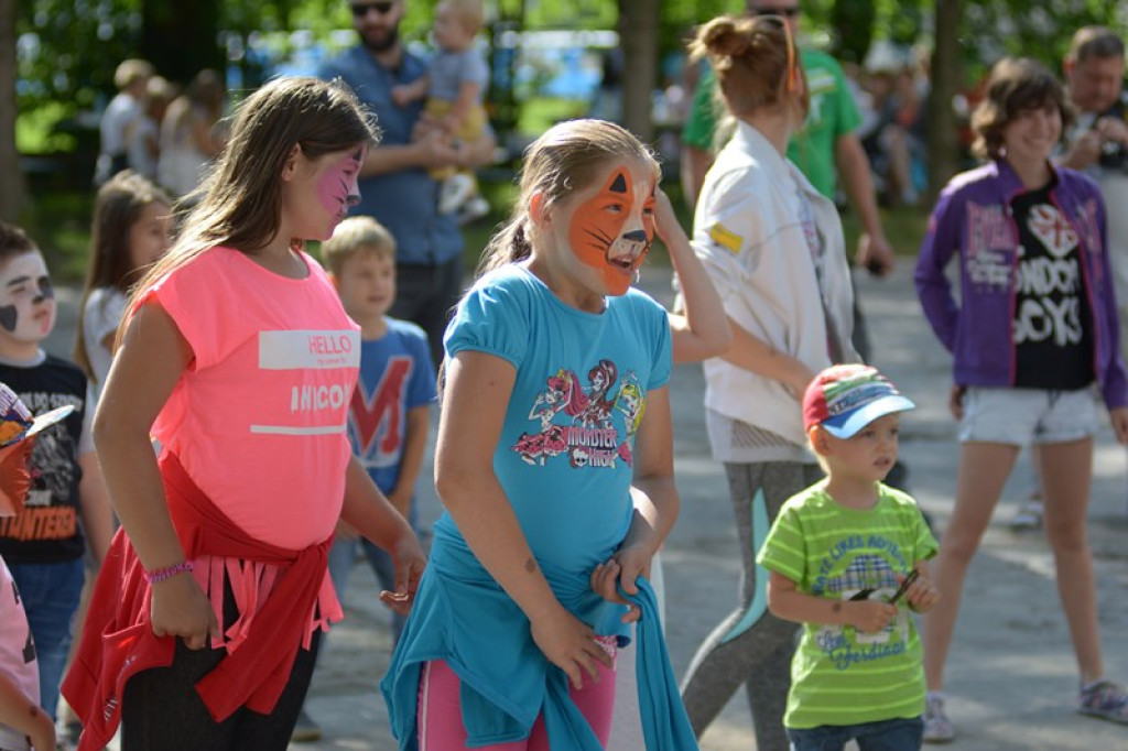 W Grodkowie zbierali karmę dla zwierząt