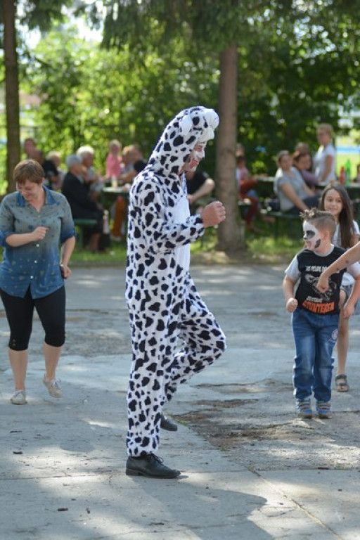 W Grodkowie zbierali karmę dla zwierząt