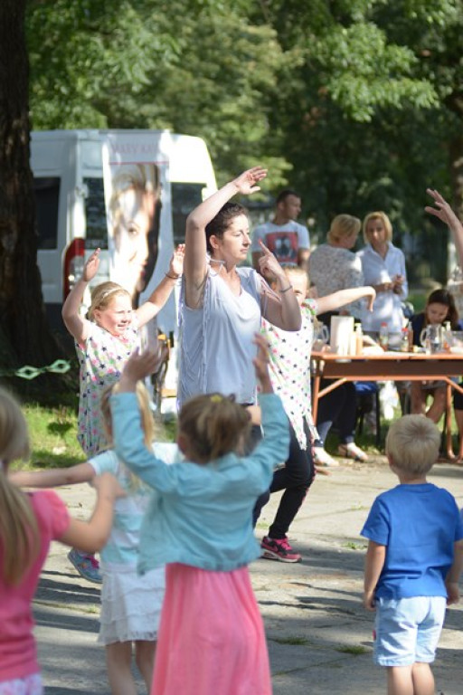 W Grodkowie zbierali karmę dla zwierząt
