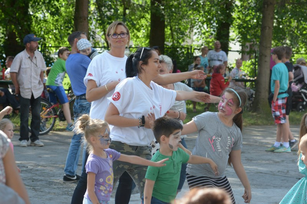 W Grodkowie zbierali karmę dla zwierząt