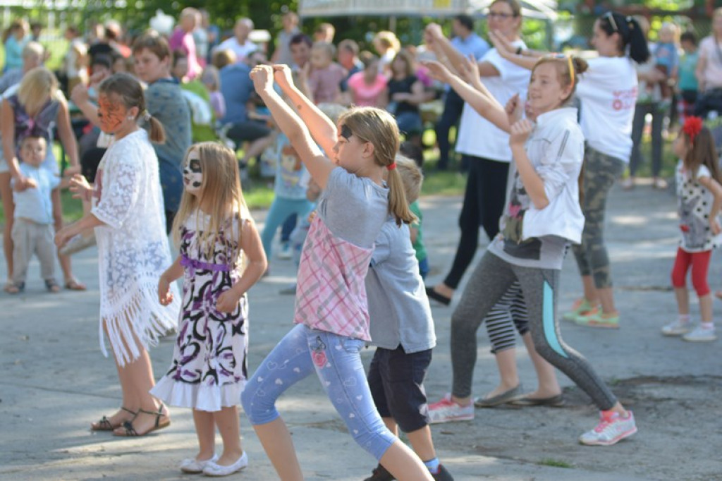 W Grodkowie zbierali karmę dla zwierząt