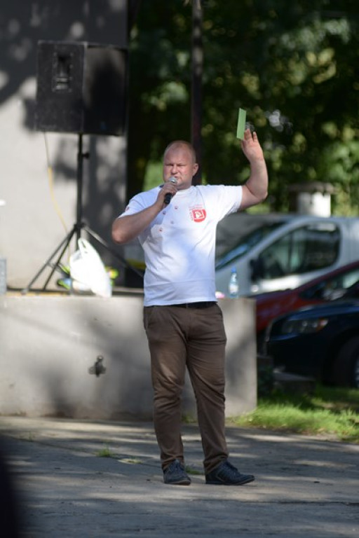 W Grodkowie zbierali karmę dla zwierząt