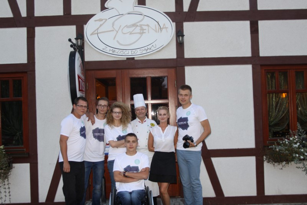 Dookoła Polski na wózku inwalidzkim. Adrian Beściak dotarł do Brzegu