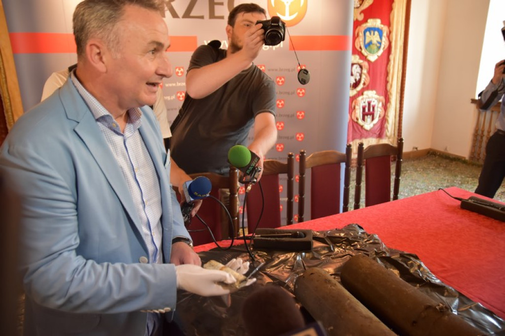 Zobacz co kryła w sobie kula wieży ratuszowej w Brzegu - Pierwsze zdjęcia