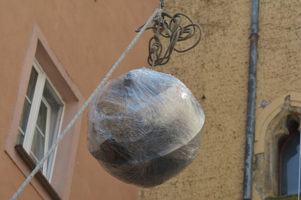 Zobacz co kryła w sobie kula wieży ratuszowej w Brzegu - Pierwsze zdjęcia