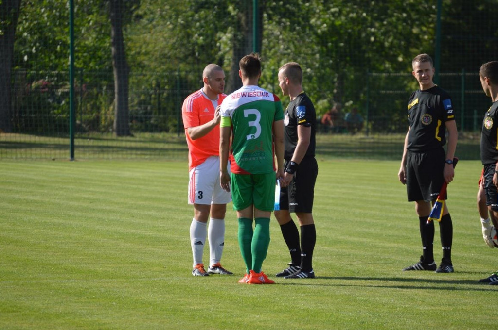 Stal Brzeg wygrywa i jest liderem ! (Relacja z meczu)