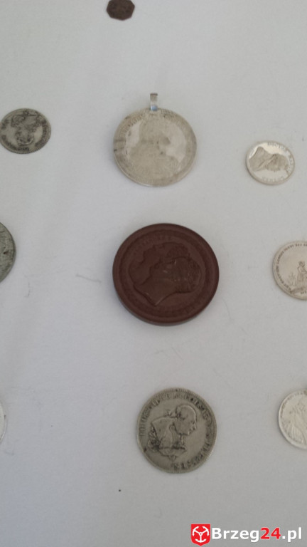 Zobacz co zawierała kapsuła czasu z wieży brzeskiego ratusza! Mamy pierwsze zdjęcia!