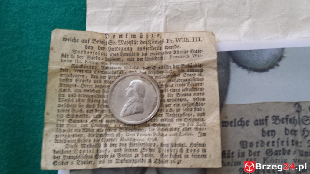 Zobacz co zawierała kapsuła czasu z wieży brzeskiego ratusza! Mamy pierwsze zdjęcia!