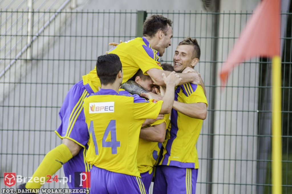 Stal Brzeg niepokonana ! Stal - Falubaz 2:0 (0:0) [relacja, foto]