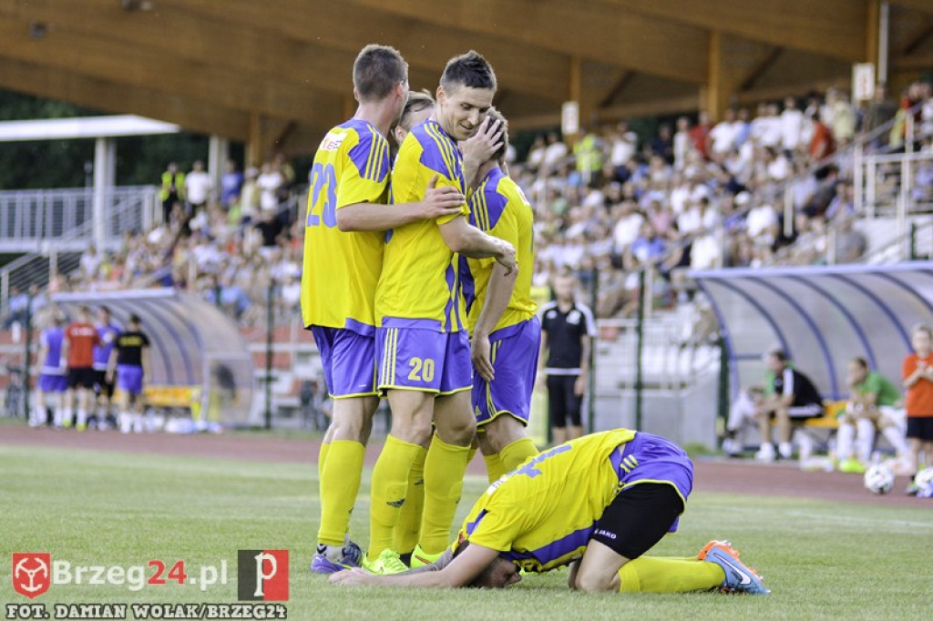 Stal Brzeg niepokonana ! Stal - Falubaz 2:0 (0:0) [relacja, foto]