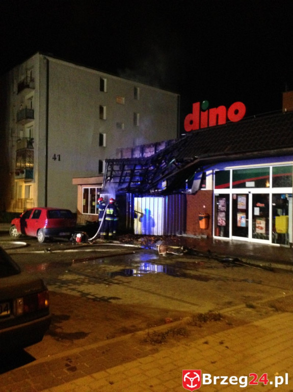 Pożar sklepu Dino przy ulicy Bohaterów Westerplatte w Brzegu