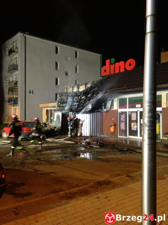 Pożar sklepu Dino przy ulicy Bohaterów Westerplatte w Brzegu