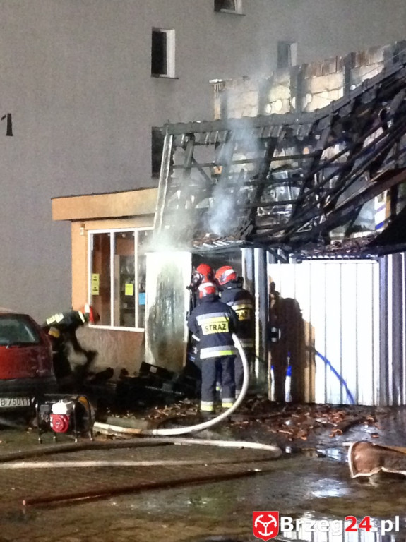 Pożar sklepu Dino przy ulicy Bohaterów Westerplatte w Brzegu