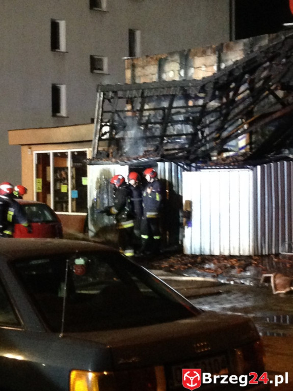 Pożar sklepu Dino przy ulicy Bohaterów Westerplatte w Brzegu