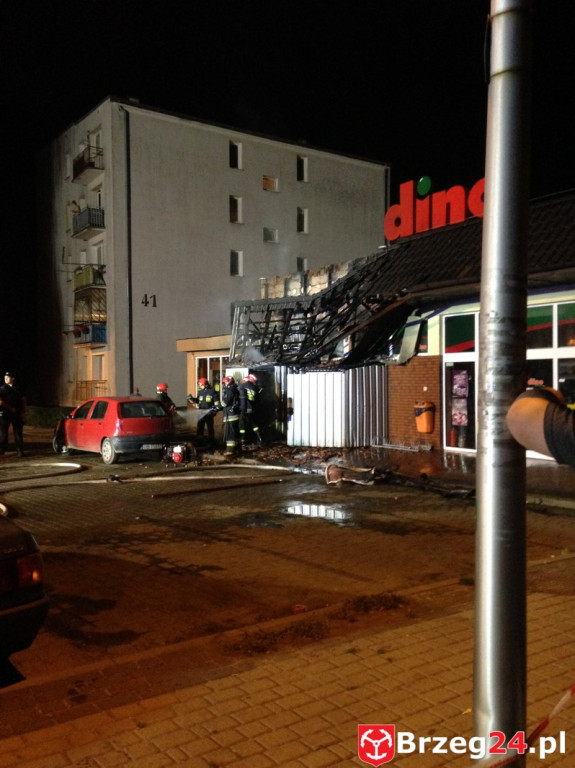 Pożar sklepu Dino przy ulicy Bohaterów Westerplatte w Brzegu