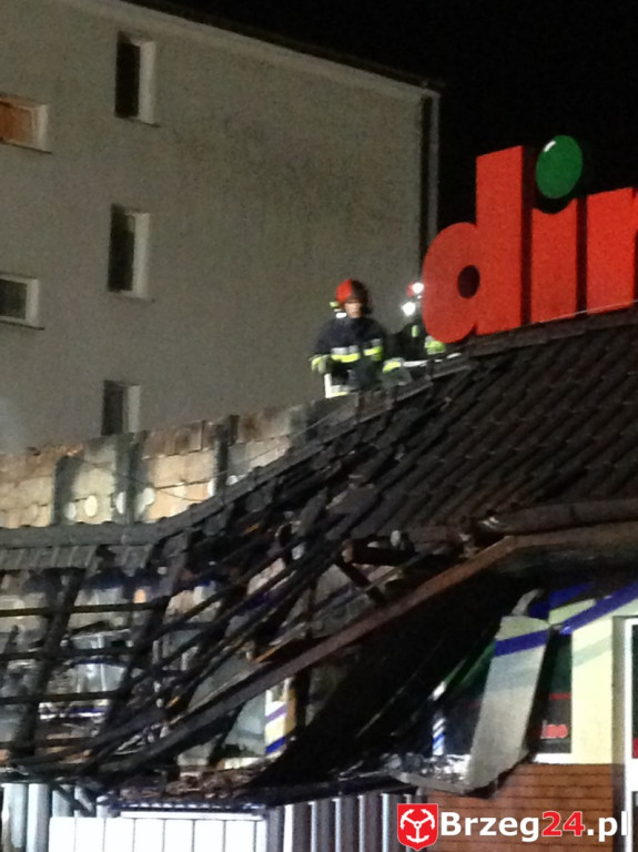 Pożar sklepu Dino przy ulicy Bohaterów Westerplatte w Brzegu
