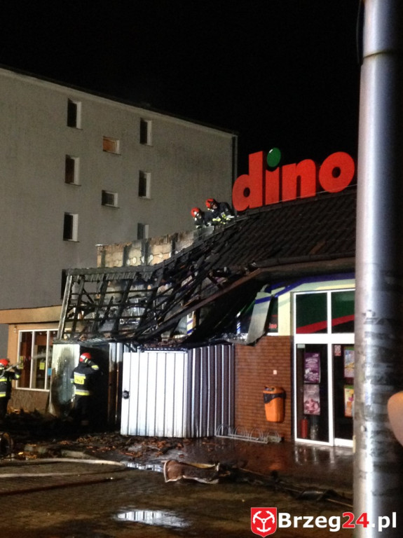 Pożar sklepu Dino przy ulicy Bohaterów Westerplatte w Brzegu