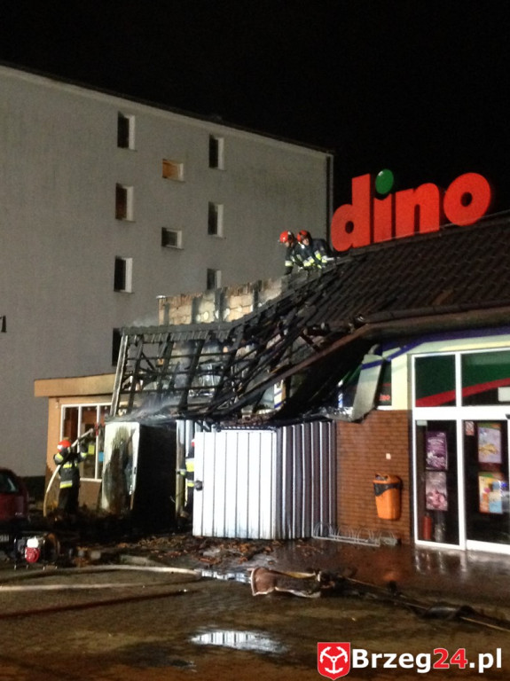 Pożar sklepu Dino przy ulicy Bohaterów Westerplatte w Brzegu