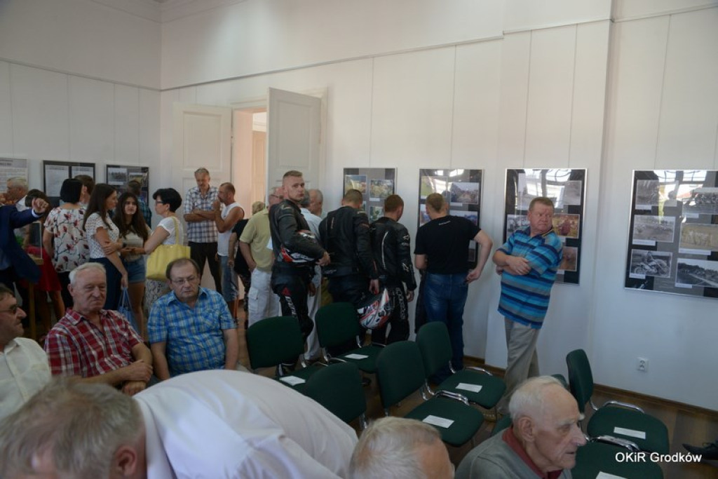 Relacja z otwarcia wystawy o motocrossie