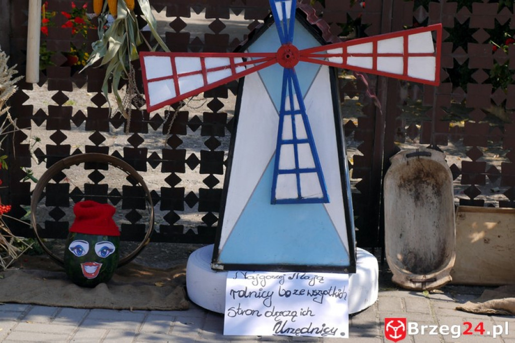 Gierszowice triumfowały u siebie - Fotorelacja z dożynkowego konkursu na najpiękniejszą koronę żniwną i na najładniejszą dekorację