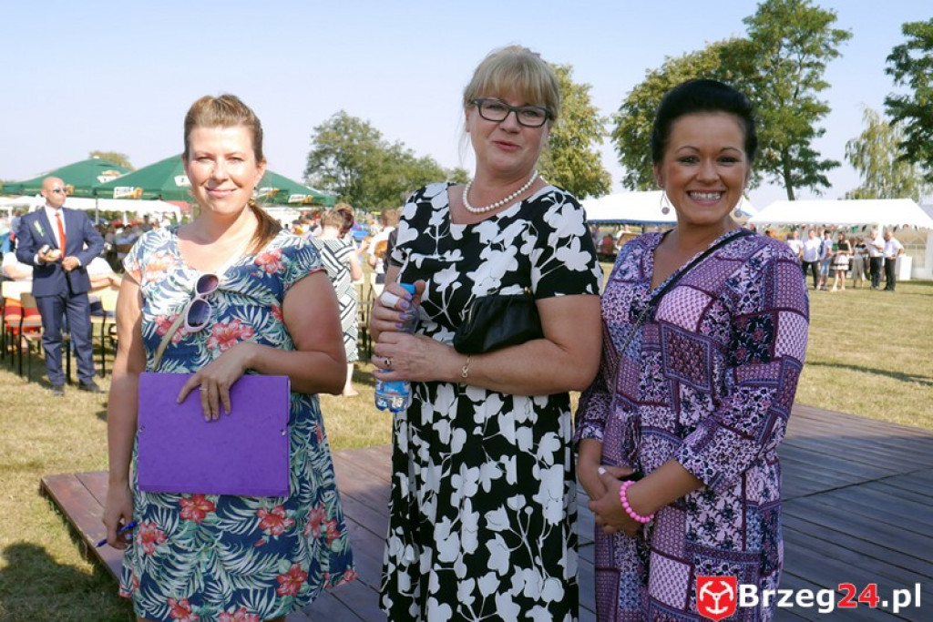 Gierszowice triumfowały u siebie - Fotorelacja z dożynkowego konkursu na najpiękniejszą koronę żniwną i na najładniejszą dekorację