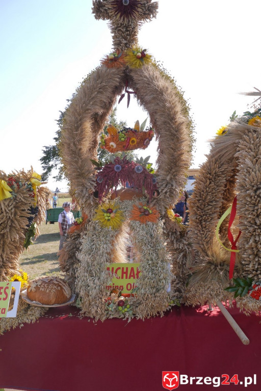 Gierszowice triumfowały u siebie - Fotorelacja z dożynkowego konkursu na najpiękniejszą koronę żniwną i na najładniejszą dekorację
