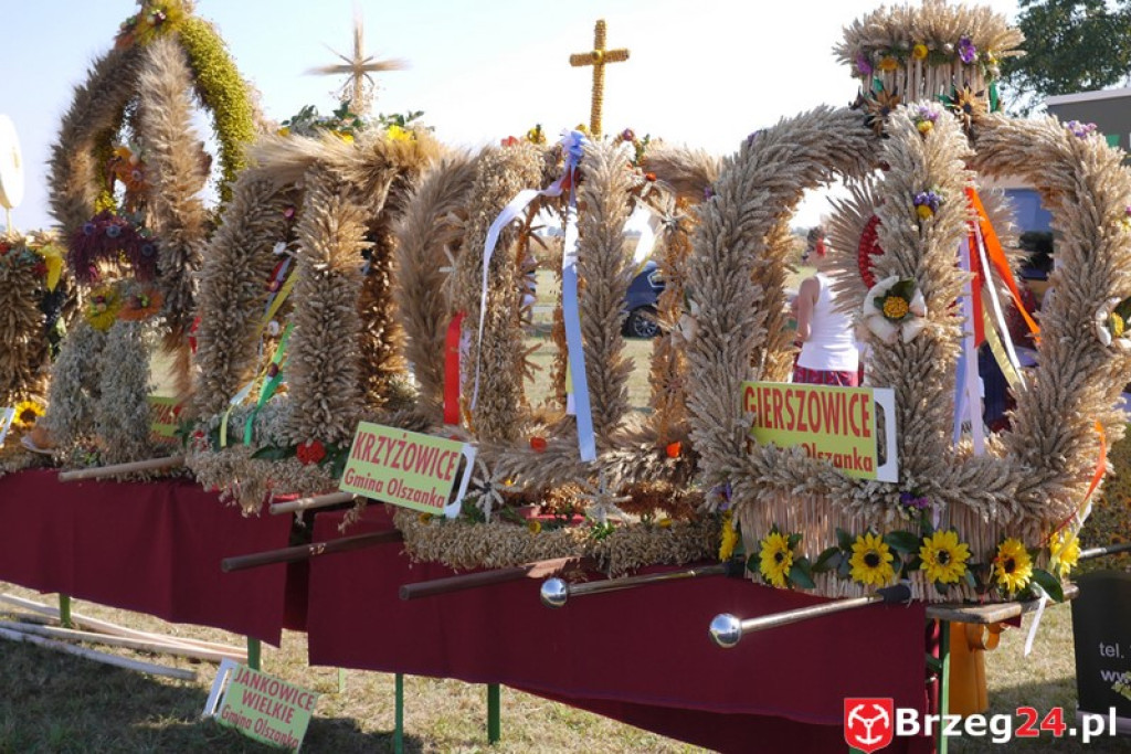 Gierszowice triumfowały u siebie - Fotorelacja z dożynkowego konkursu na najpiękniejszą koronę żniwną i na najładniejszą dekorację