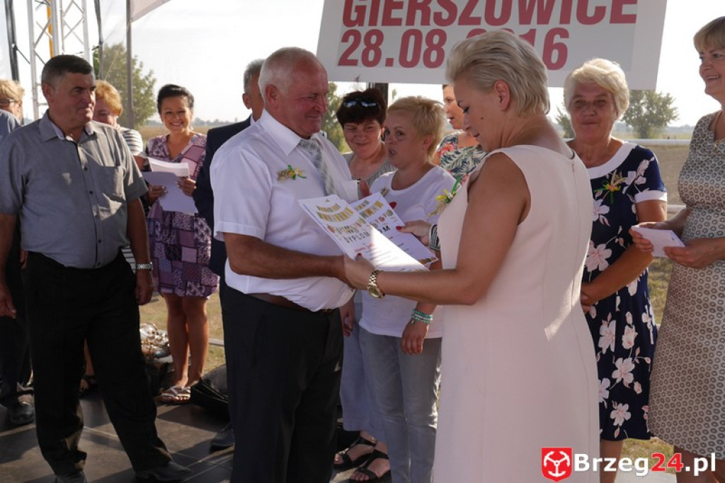 Gierszowice triumfowały u siebie - Fotorelacja z dożynkowego konkursu na najpiękniejszą koronę żniwną i na najładniejszą dekorację