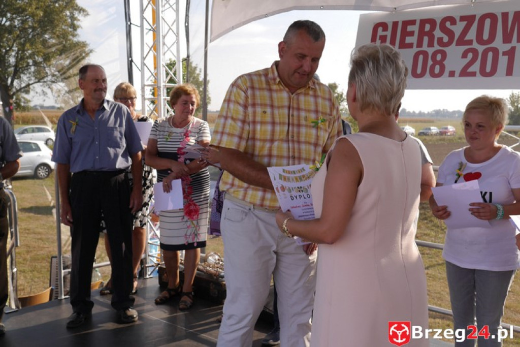 Gierszowice triumfowały u siebie - Fotorelacja z dożynkowego konkursu na najpiękniejszą koronę żniwną i na najładniejszą dekorację