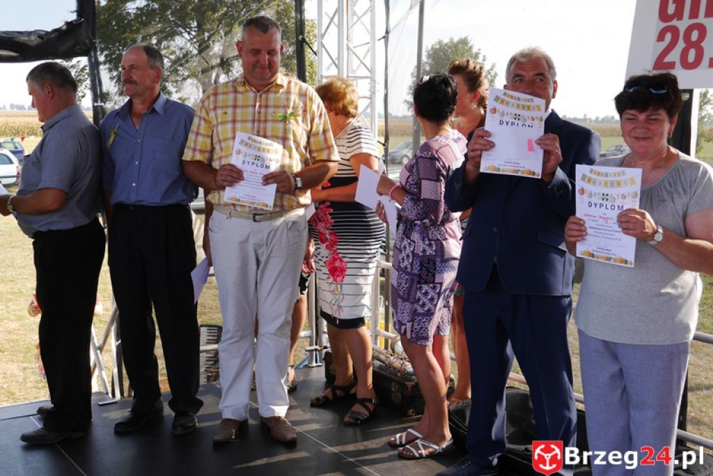 Gierszowice triumfowały u siebie - Fotorelacja z dożynkowego konkursu na najpiękniejszą koronę żniwną i na najładniejszą dekorację