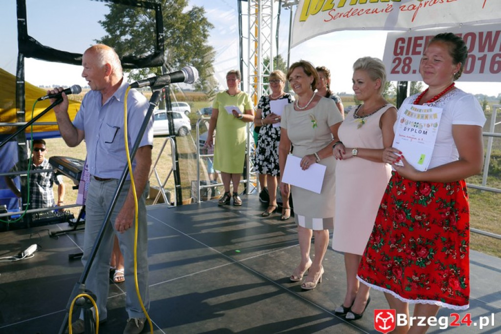 Gierszowice triumfowały u siebie - Fotorelacja z dożynkowego konkursu na najpiękniejszą koronę żniwną i na najładniejszą dekorację