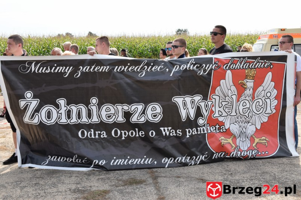 Obchody 70. rocznicy mordu Żołnierzy Wyklętych pod Starym Grodkowem [galeria zdjęć]