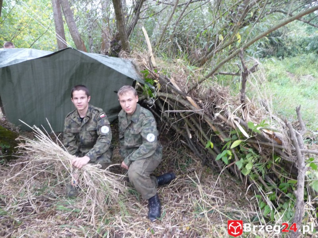 Młodzież II LO w Brzegu na obozie szkoleniowym  finansowanym przez Ministerstwo Obrony Narodowej
