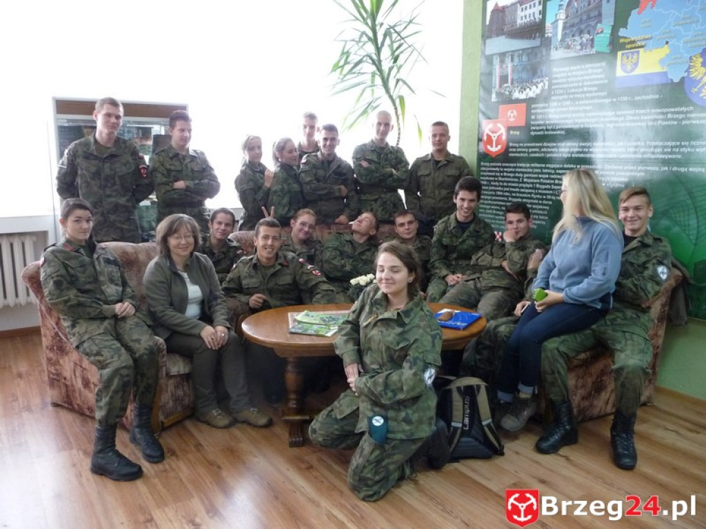 Młodzież II LO w Brzegu na obozie szkoleniowym  finansowanym przez Ministerstwo Obrony Narodowej