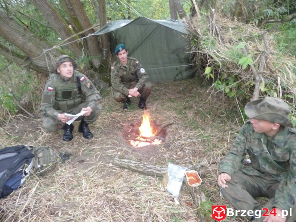 Młodzież II LO w Brzegu na obozie szkoleniowym  finansowanym przez Ministerstwo Obrony Narodowej