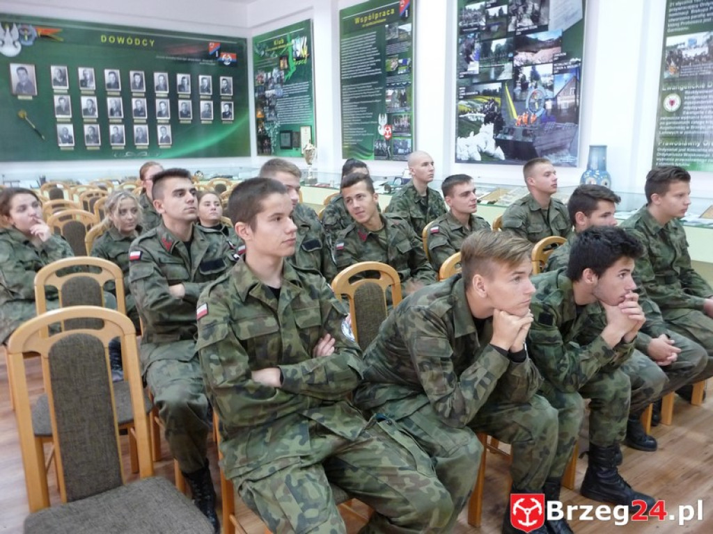 Młodzież II LO w Brzegu na obozie szkoleniowym  finansowanym przez Ministerstwo Obrony Narodowej