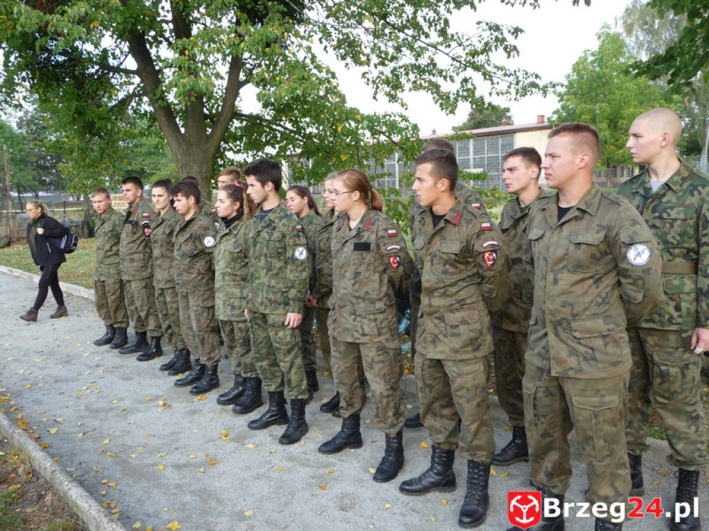 Młodzież II LO w Brzegu na obozie szkoleniowym  finansowanym przez Ministerstwo Obrony Narodowej