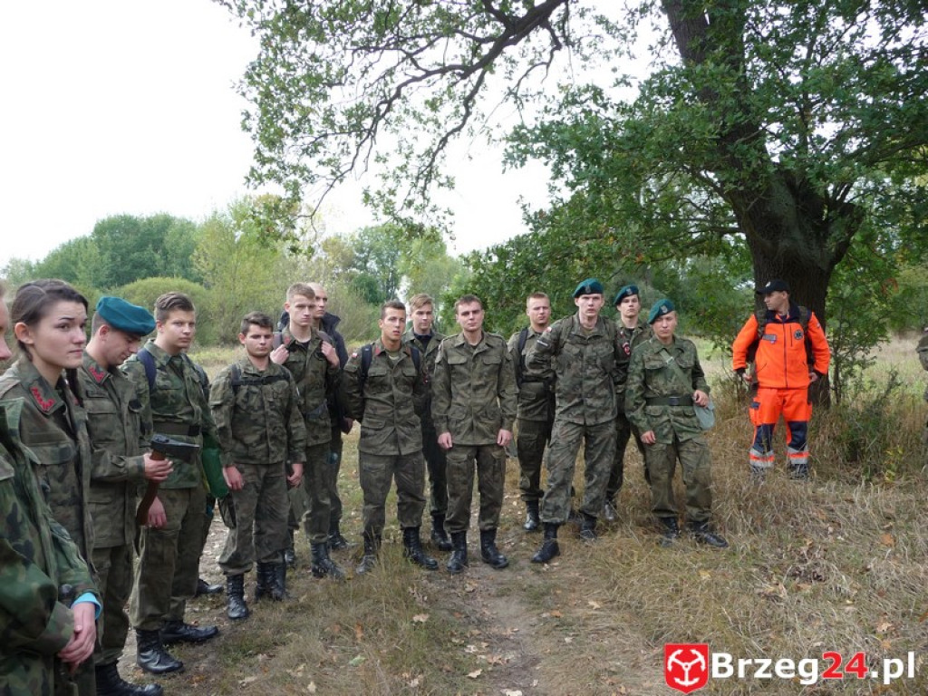 Młodzież II LO w Brzegu na obozie szkoleniowym  finansowanym przez Ministerstwo Obrony Narodowej
